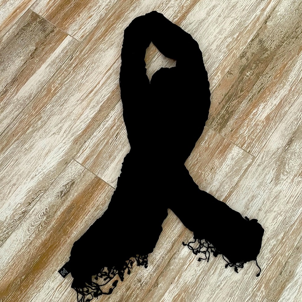 Cozy black fringed scarf